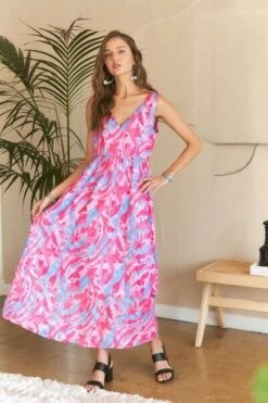 ADORA Abstract Floral V-Neck Maxi Dress -Little Loom Store f010560f a21d 464a 89e5 870d2c9f4fb5 Min